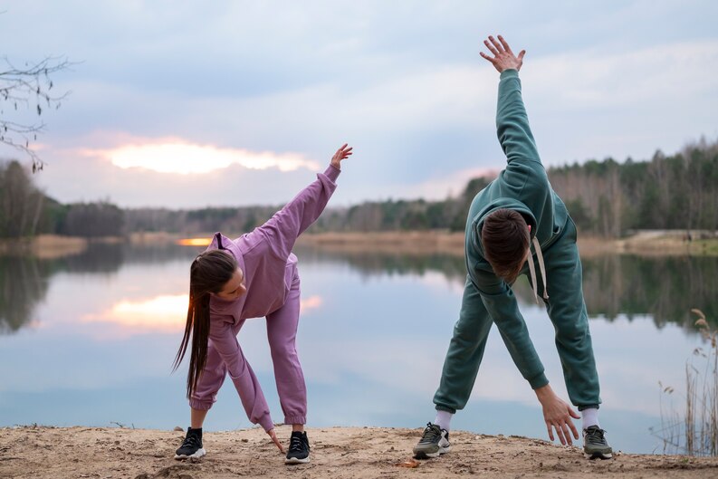 [fpdl.in]_full-shot-couple-training-together_23-2150445029_medium.jpg